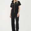 ținută minimalistă cu jachetă și pantaloni neagră damă