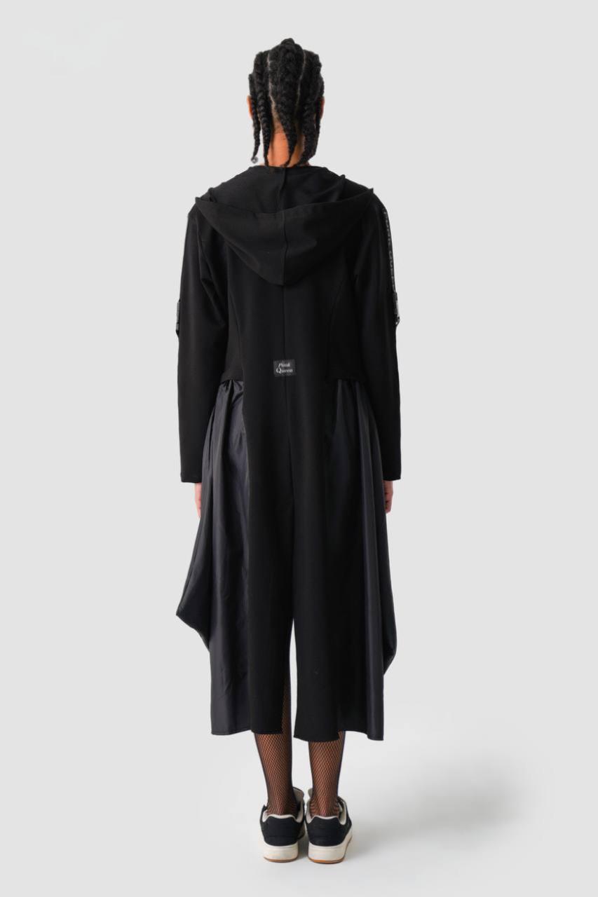 trenci-rochie negru cu deschidere centrală văzut din spate