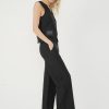 ținută clasică cu vestă și pantaloni neagră damă