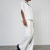 ținută fashion modernă cu top și pantaloni ecru damă