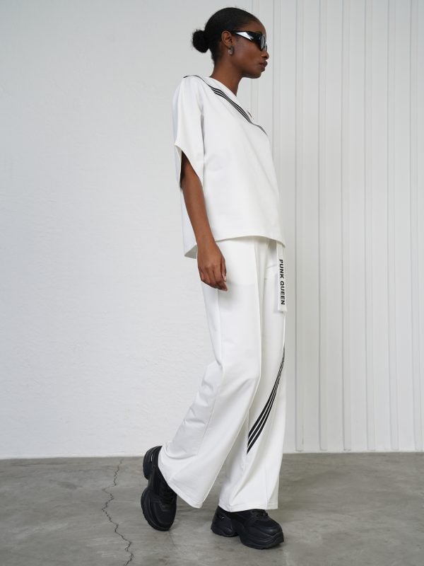ținută fashion modernă cu top și pantaloni ecru damă