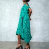 rochie cu decupaje și motive geometrice verde damă