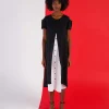 look urban cu rochie cămașă A-line neagră cu strat interior alb și sandale