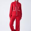 ținută sport elegantă cu jachetă și pantaloni roșie damă