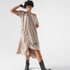 look urban-rebel cu rochie nude cu imprimeu cu cranii și bocanci