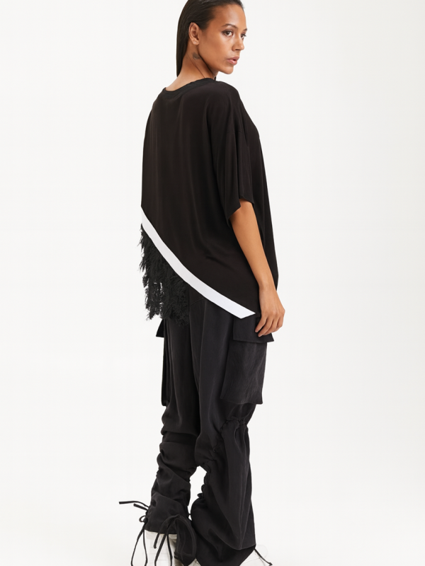 tricou oversized negru cu print văzut din spate, croială largă