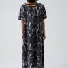 spate în V rochie grafică oversized neagră