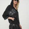 detaliu glugă cu fermoar și talie cu șnur set casual negru