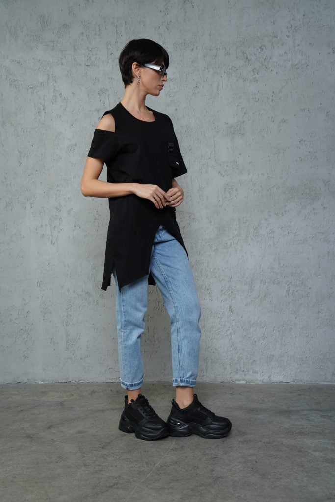 tricou asimetric cu umăr decupat negru damă